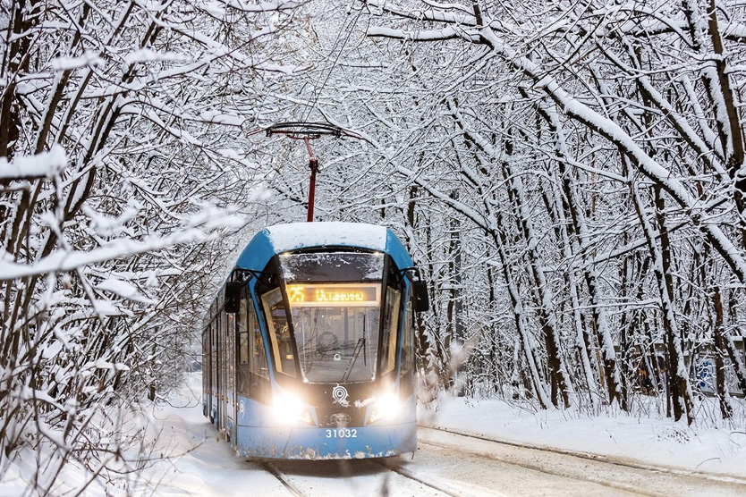 Трамвай №25 в парке Сокольники. 