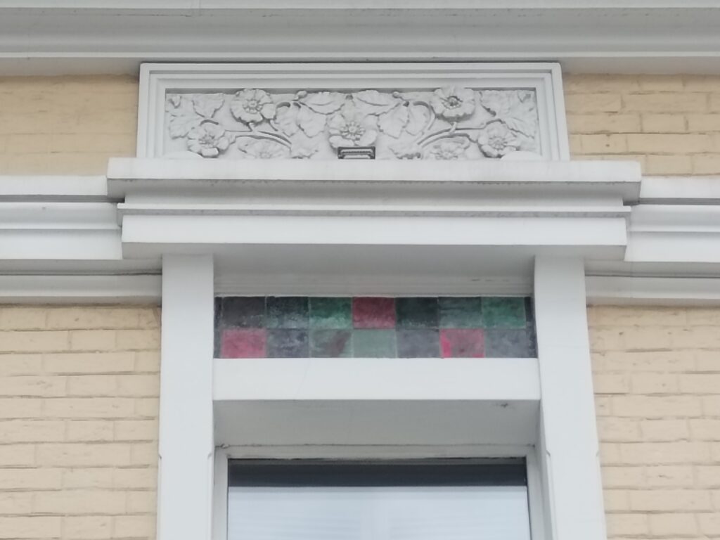 Ул. Зацепа, дом 24. Декор оконного проёма.