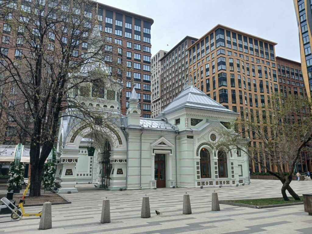 Царский павильон XV Всероссийской торгово-промышленной и художественной выставки на Лениградском проспекте