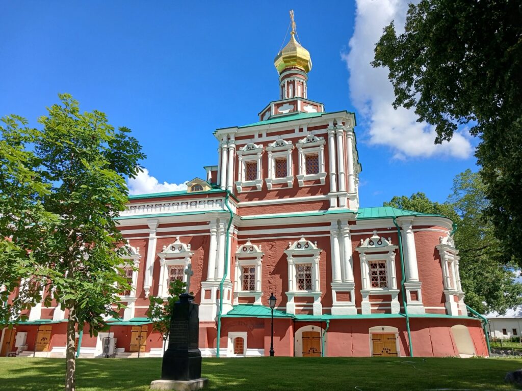 Успенская церковь Новодевичьего монастыря - пример нарышкинского барокко